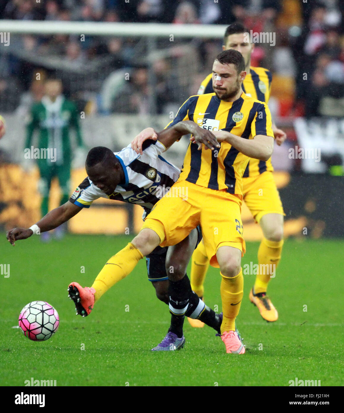 Udine, Italy. 28th Feb, 2016. Udine, Italy. 28th Feb, 2016. Hellas Verona's midfielder Artur Ionita (R) fights for the ball with Udinese's midfielder Emmanuel Agyemang Badu during the Italian Serie A football match between Udinese Calcio v Hellas Verona FC. Udinese beats 2-0 Hellas Verona in Italian Serie A football match, goals by Emmanuel Badu and Cyril Thereau at Dacia Arena in Udine. © Andrea Spinelli/Pacific Press/Alamy Live News Credit:  PACIFIC PRESS/Alamy Live News Stock Photo