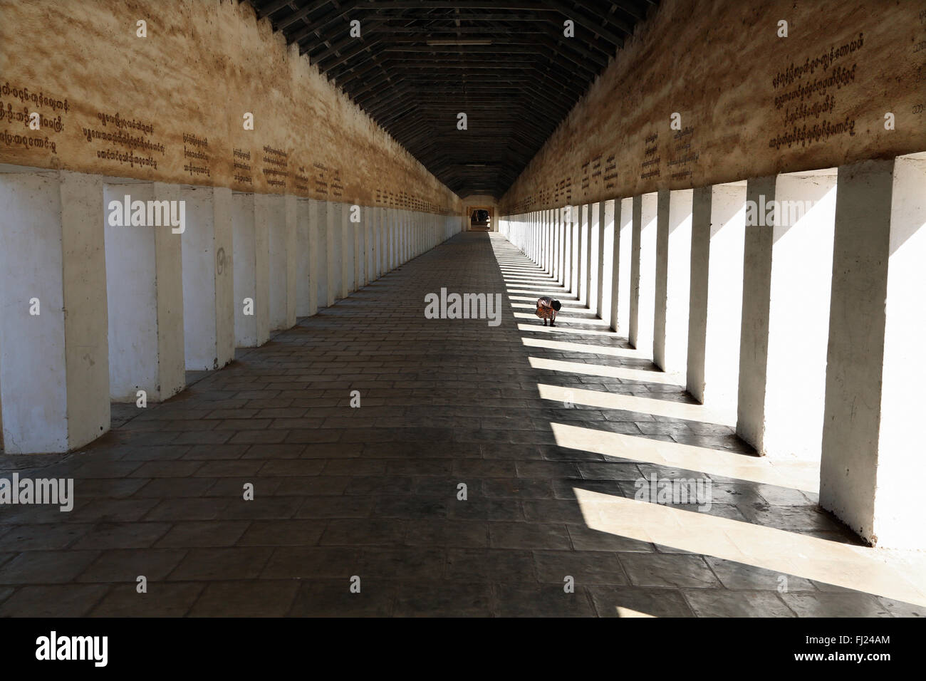 Covered walkway to Shwezigon pagoda, Nyaung-U Stock Photo
