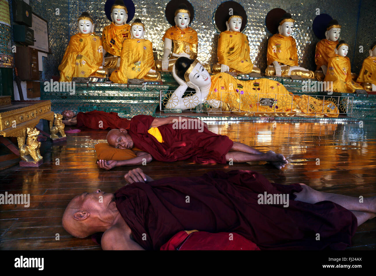 Buddhist monks sleeping in Shwedagon pagoda, Yangon Stock Photo
