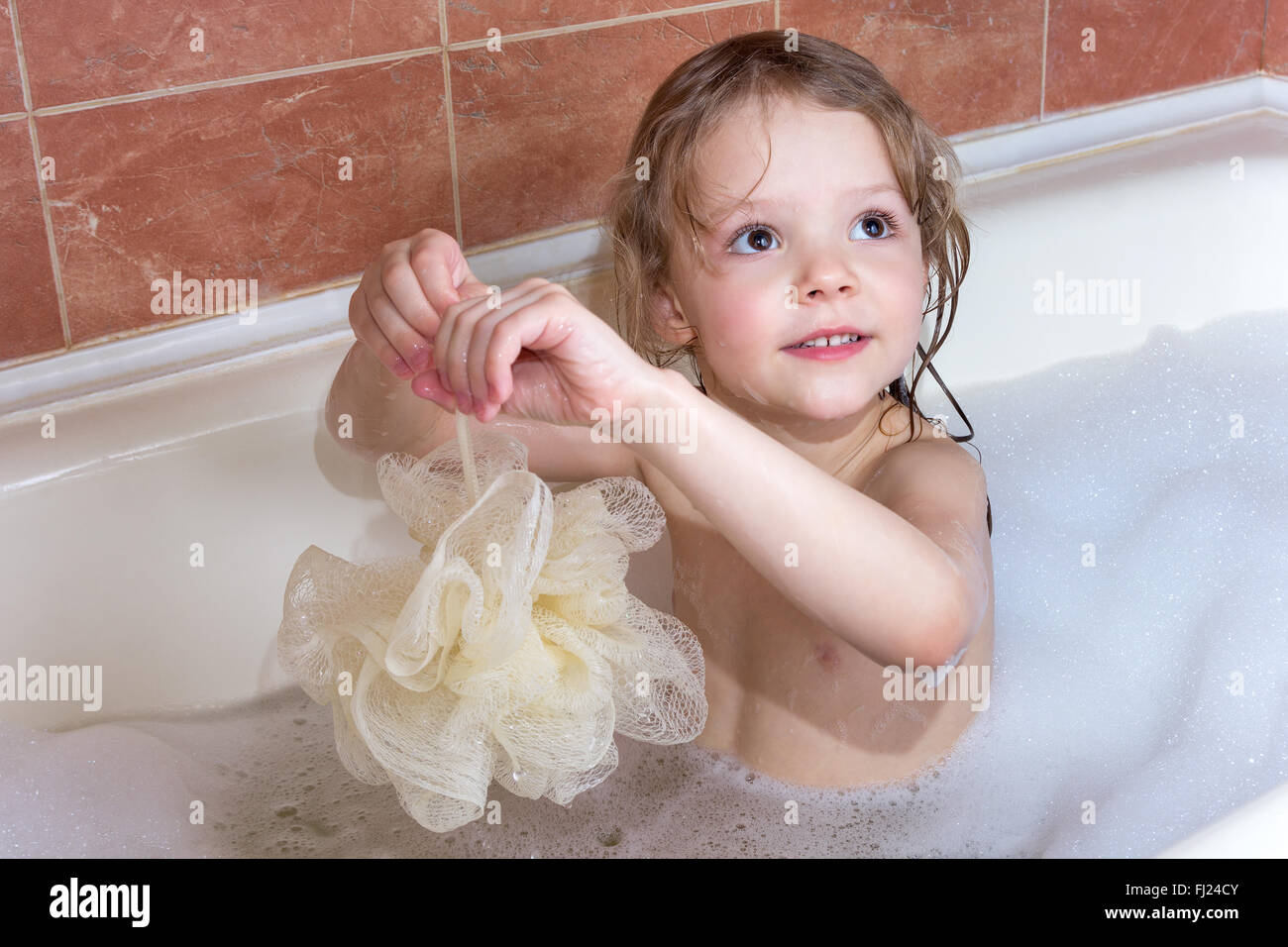 Little girl taking a bath bubbles Stock Photo - Alamy