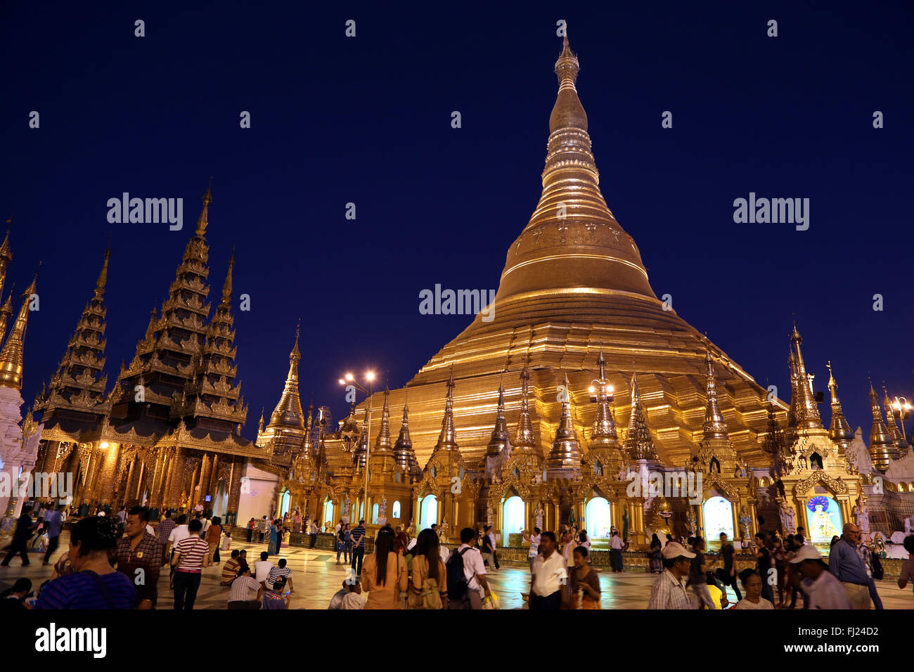 Shwedagon pagoda by night, Rangoon, Myanmar Stock Photo