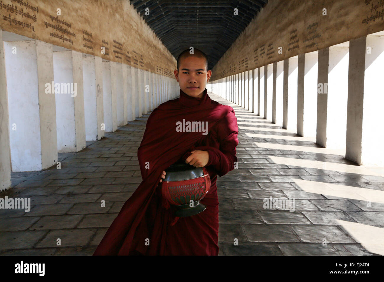 Buddhist monk, Shwezigon Pagoda,   Bagan, Myanmar Stock Photo