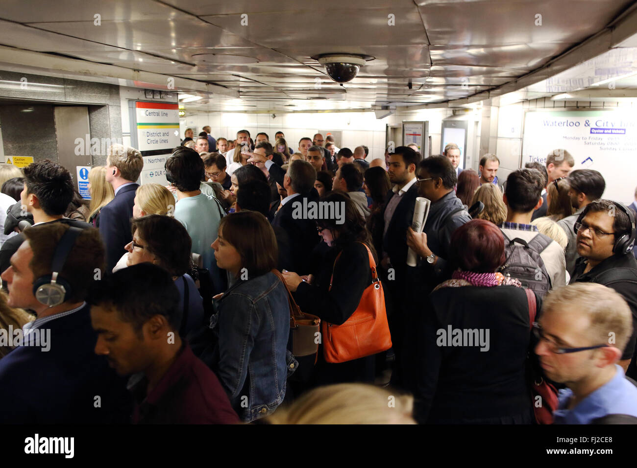 People on The London Underground in London Photo : Pixstory / alamy ...