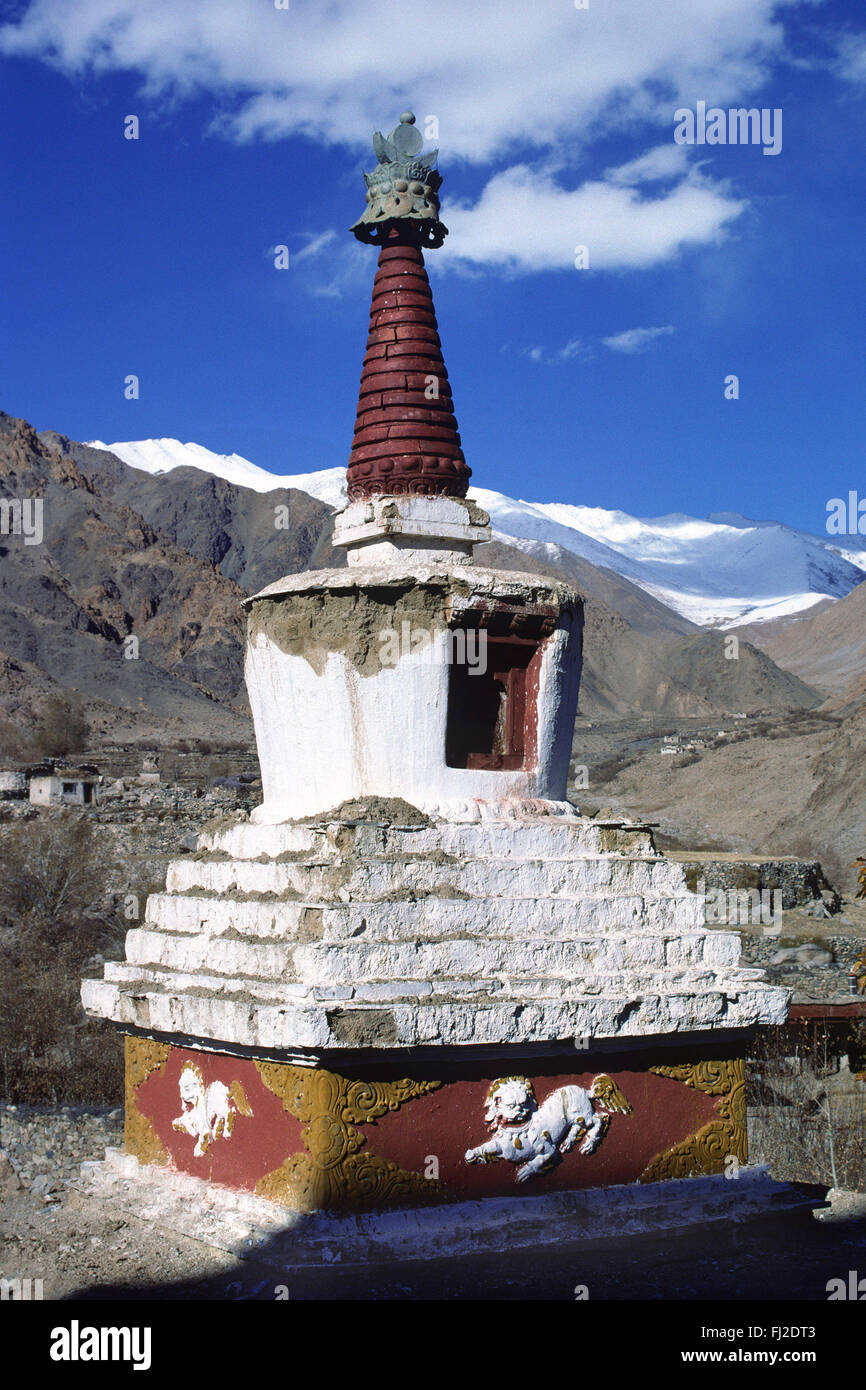 Snow Lion Tibet Hi res Stock Photography And Images Alamy snow-lion-tibet-hi-res-stock-photography-and-images-alamy