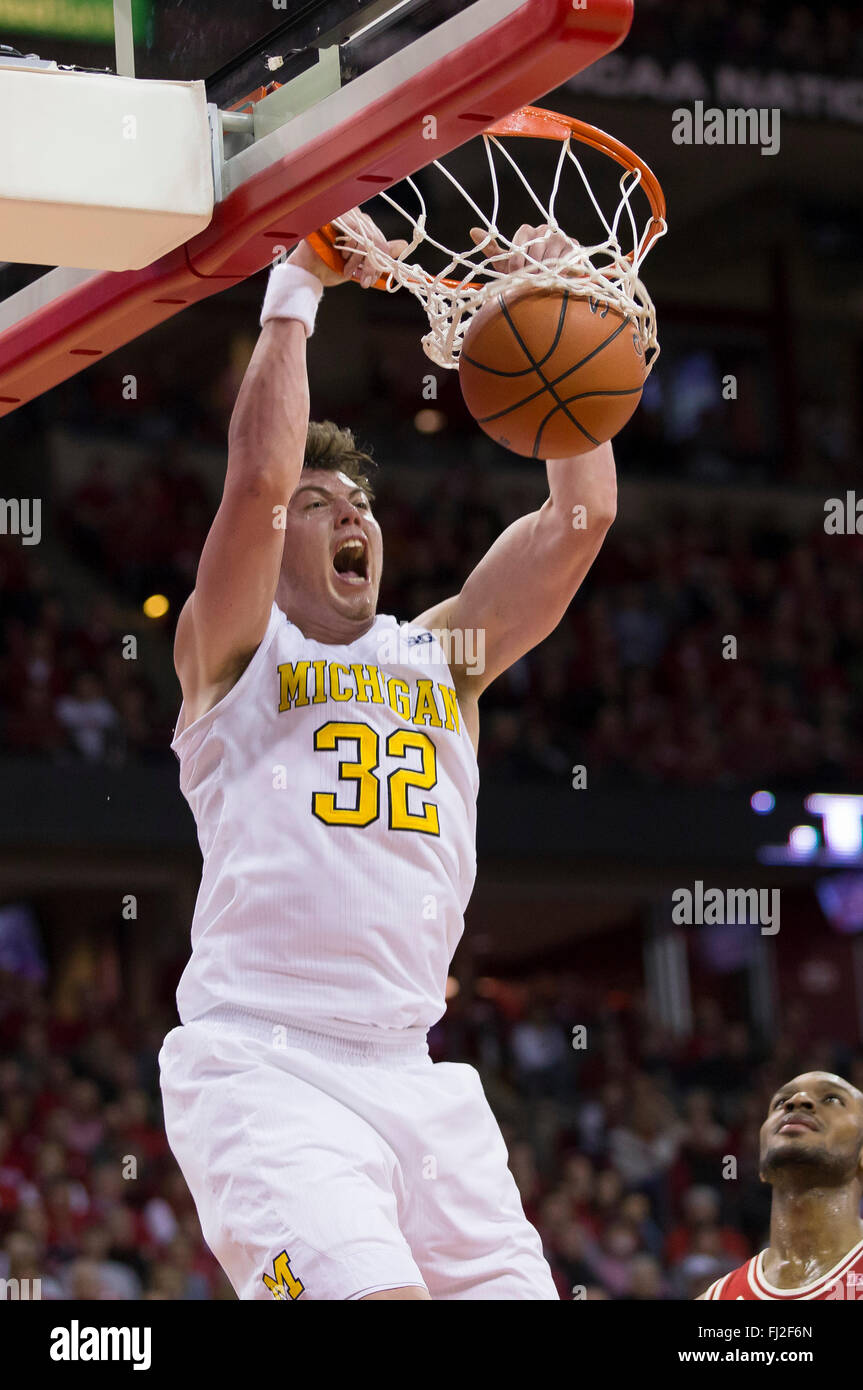 Madison, WI, USA. 28th Feb, 2016. Michigan Wolverines forward Ricky ...