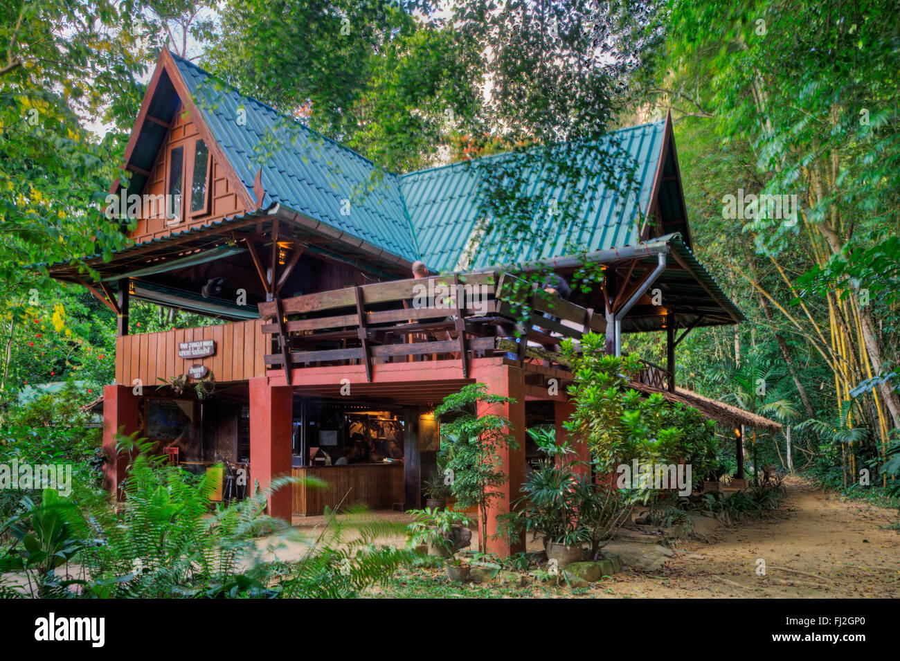 The main LODGE at OUR JUNGLE HOUSE nestled in the rainforest near KHAO SOK NATIONAL PARK - SURATHANI PROVENCE, THAILAND Stock Photo