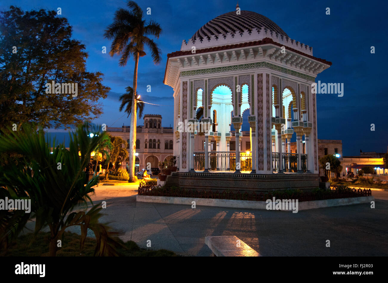 Glorieta de Manzanillo, Parque Carlos Manuel de Céspedes, night, town