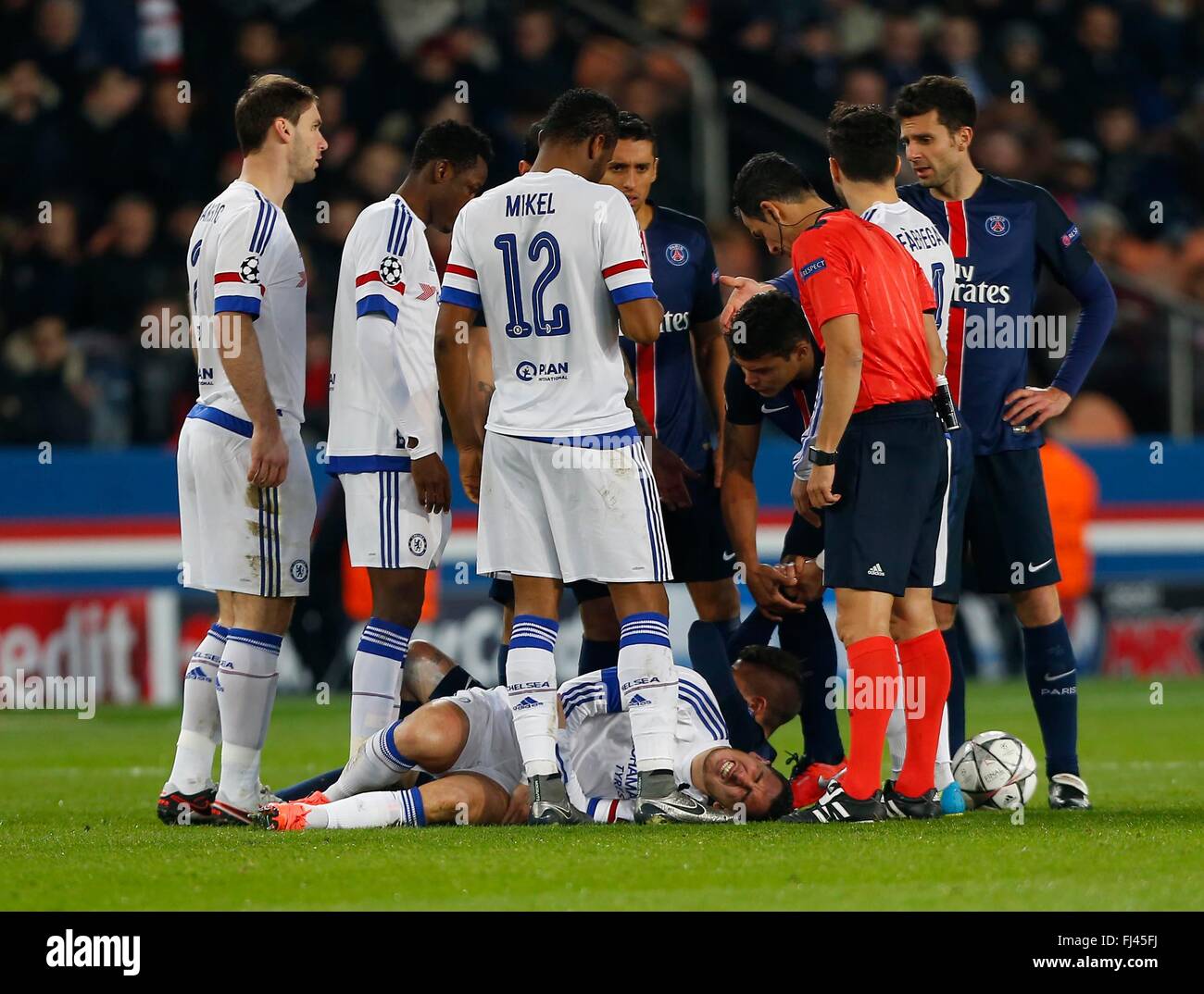 Chelsea’s Eden Hazard grimaces after a tackle from Marco Verratti of PSG during the UEFA Champions League round of 16 match between Paris Saint-Germain and Chelsea at the Parc des Princes Stadium in Paris. February 16, 2016. James Boardman / Telephoto Images +44 7967 642437 Stock Photo