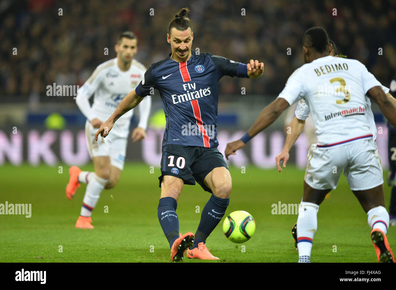 Lyon, France. 28th Feb, 2016. French League 1 football. Olympique Lyon versus Paris St Germain. ZLATAN IBRAHIMOVIC (psg) crosses in front of Bedimo © Action Plus Sports/Alamy Live News Stock Photo