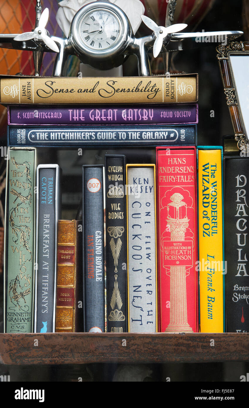 Popular Classic English Literature Books in Scriptum shop window, Turl Street, Oxford, England Stock Photo