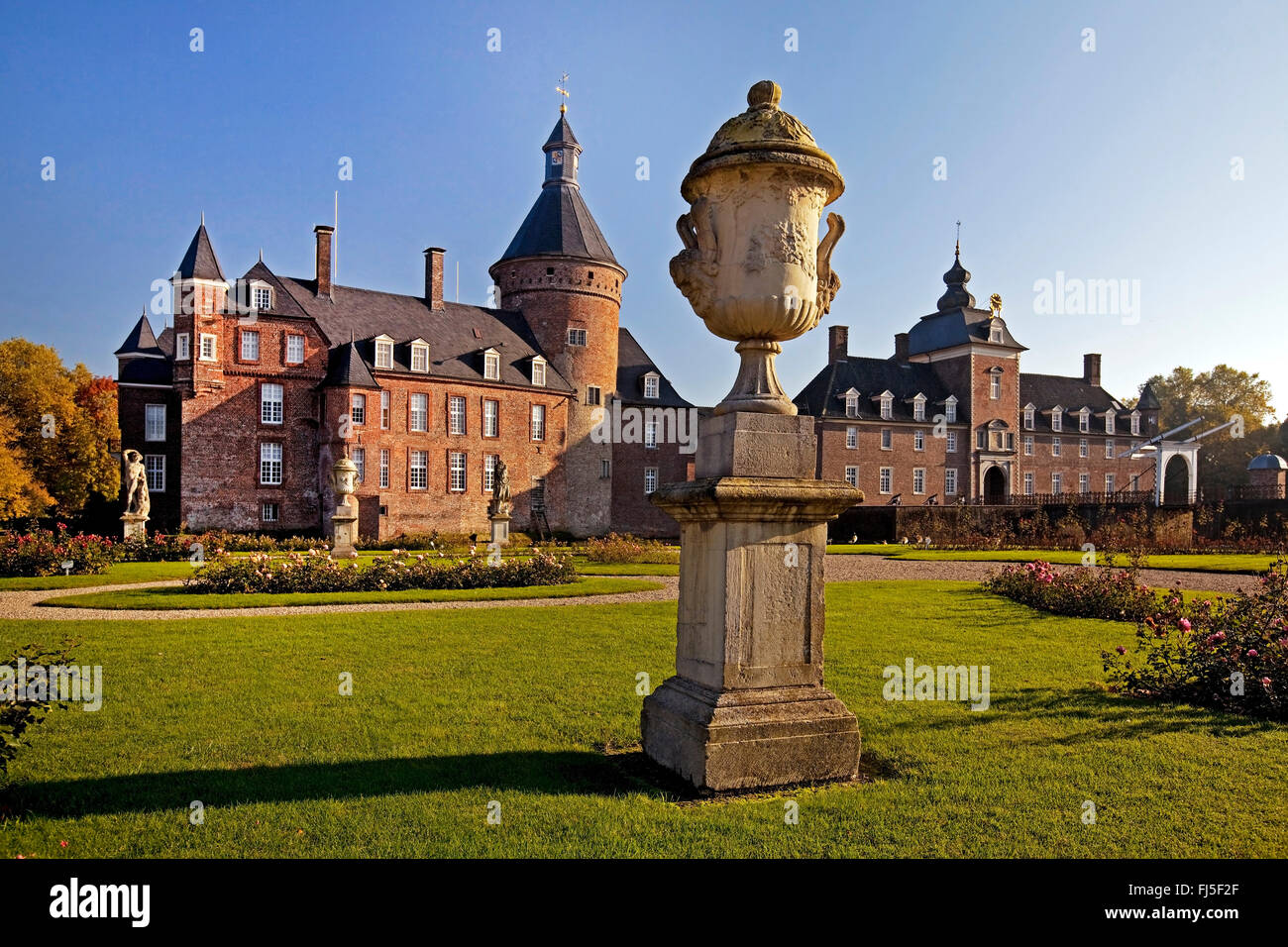 castle Anholt with French formal garden, Germany, North Rhine-Westphalia, Muensterland, Isselburg-Anholt Stock Photo