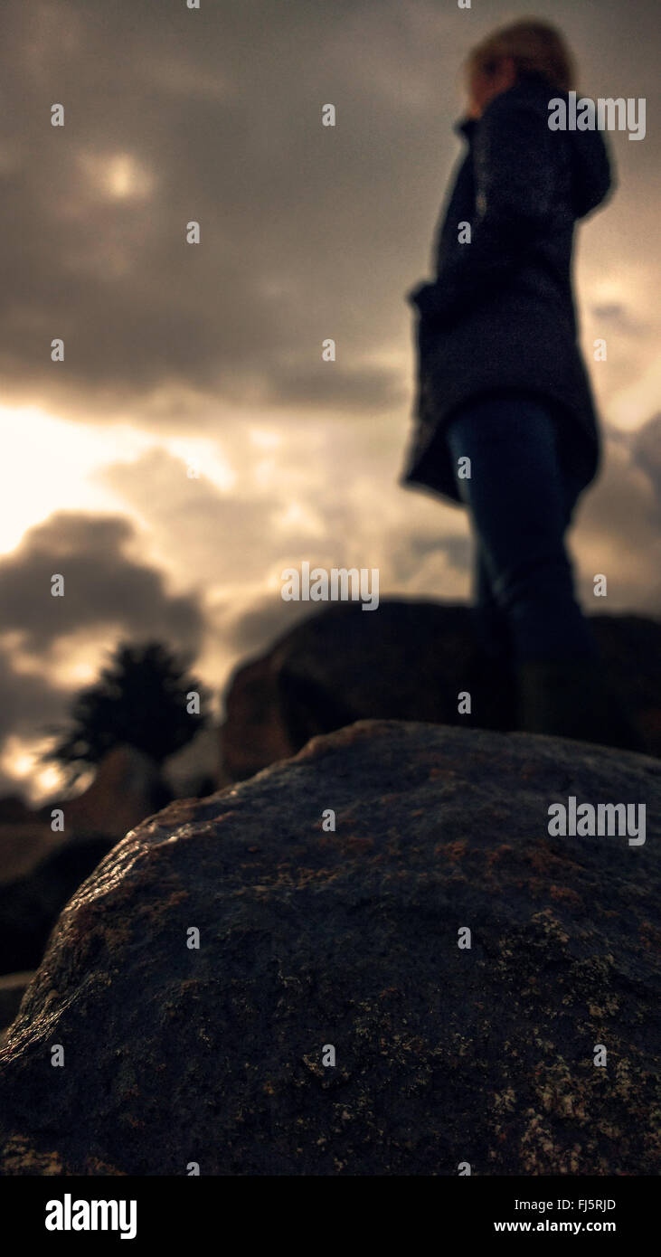 Woman standing facing away hi-res stock photography and images - Alamy