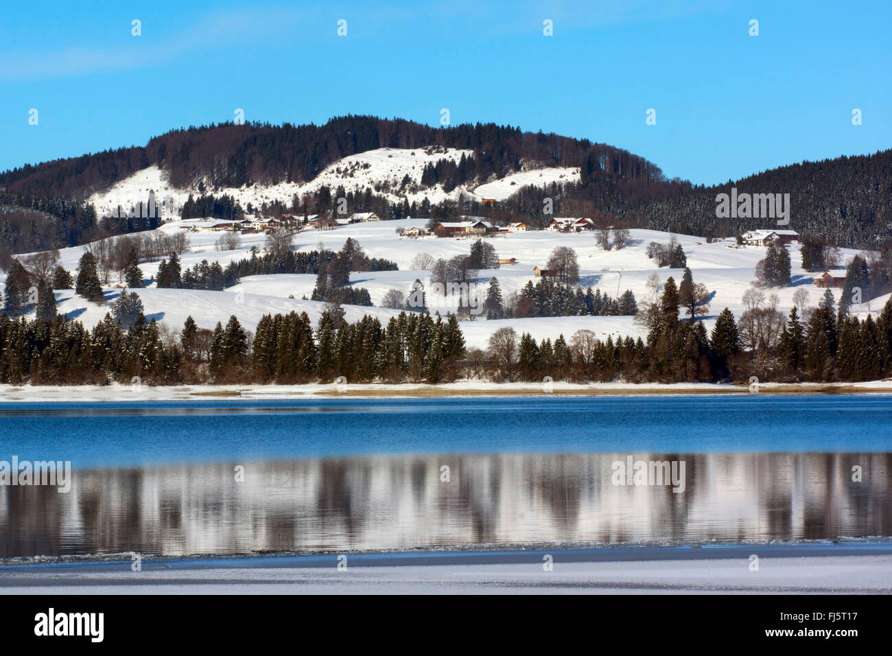 Forggensee lake and Zwieselberg mountain in winter, Germany, Bavaria, Oberbayern, Upper Bavaria, Ostalgaeu Stock Photo