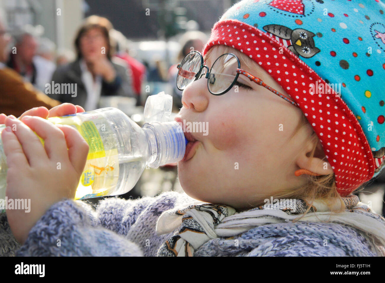 https://c8.alamy.com/comp/FJ5T1H/little-girl-drinking-out-a-bottle-germany-FJ5T1H.jpg