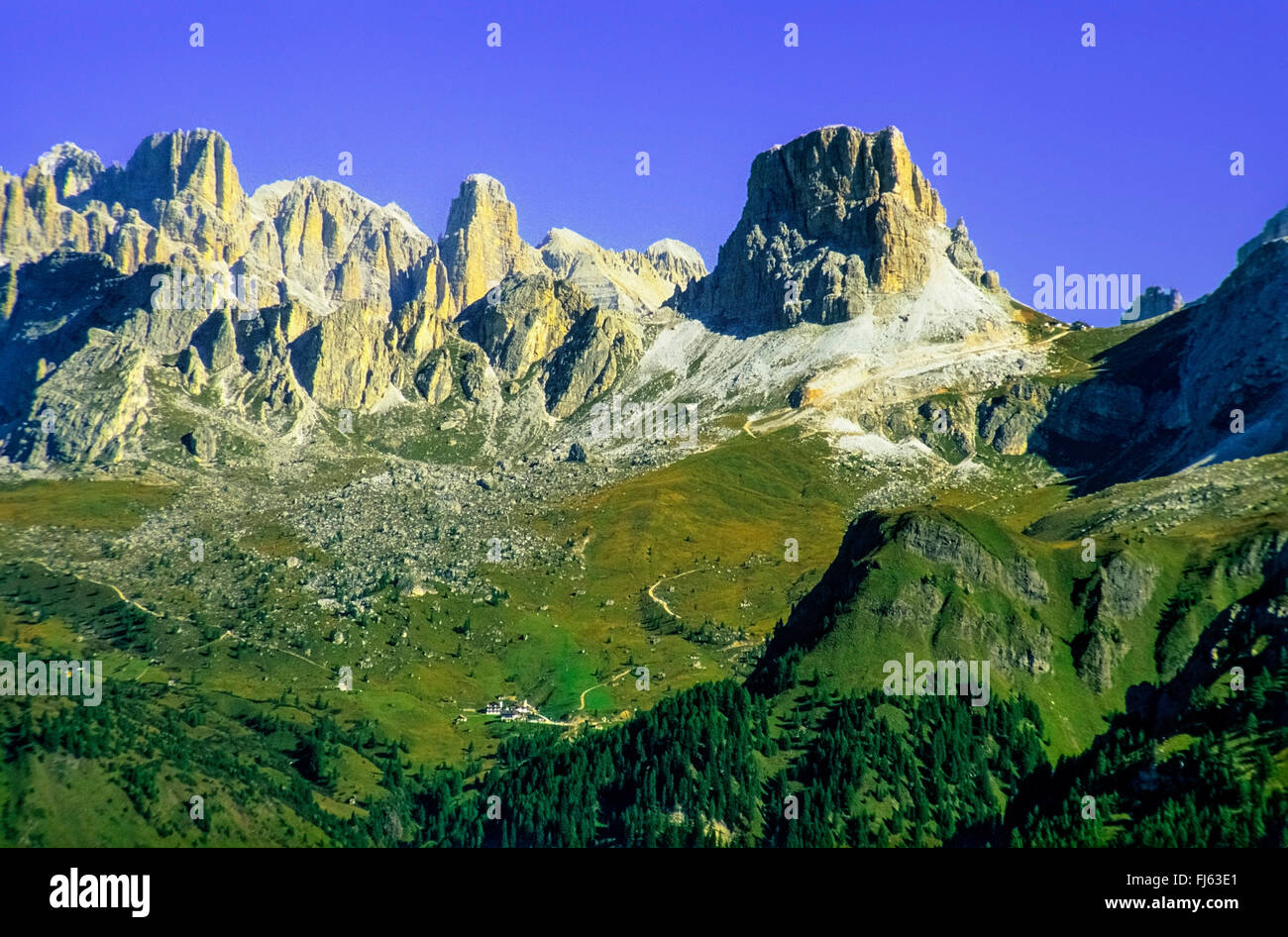 Tofana di Rozes Group (left), Pass di Giau (right), Italy, South Tyrol, Dolomites Stock Photo