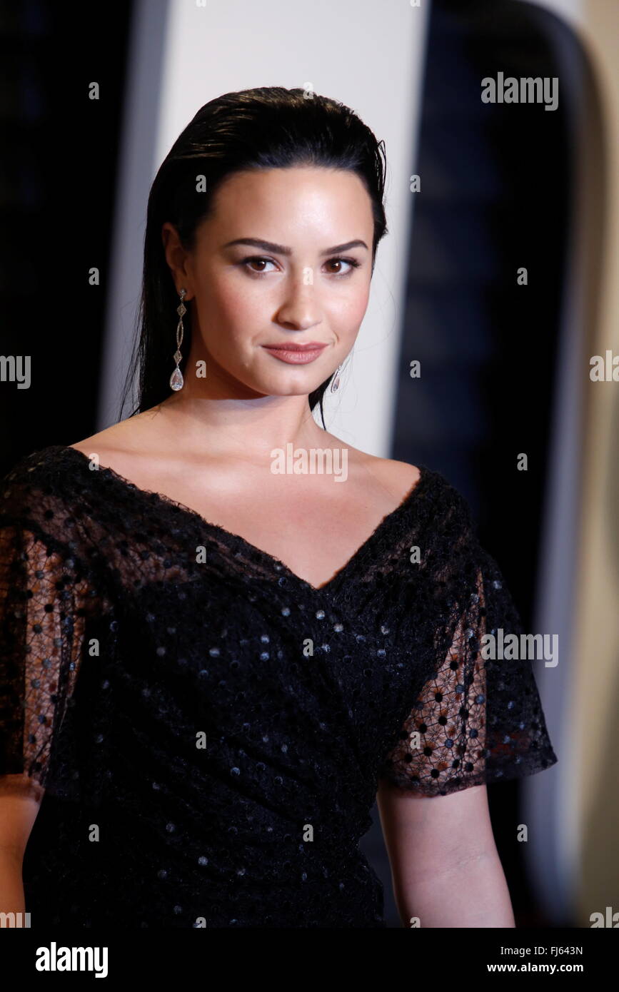 Beverly Hills, Los Angeles, USA. 28th Feb, 2016. Demi Lovato attends the Vanity Fair Oscar Party at Wallis Annenberg Center for the Performing Arts in Beverly Hills, Los Angeles, USA, 28 February 2016. Photo: Hubert Boesl/dpa/Alamy Live News Stock Photo