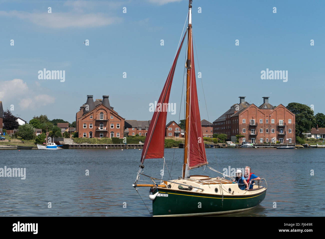 Sailing on oulton broad part hires stock photography and images Alamy