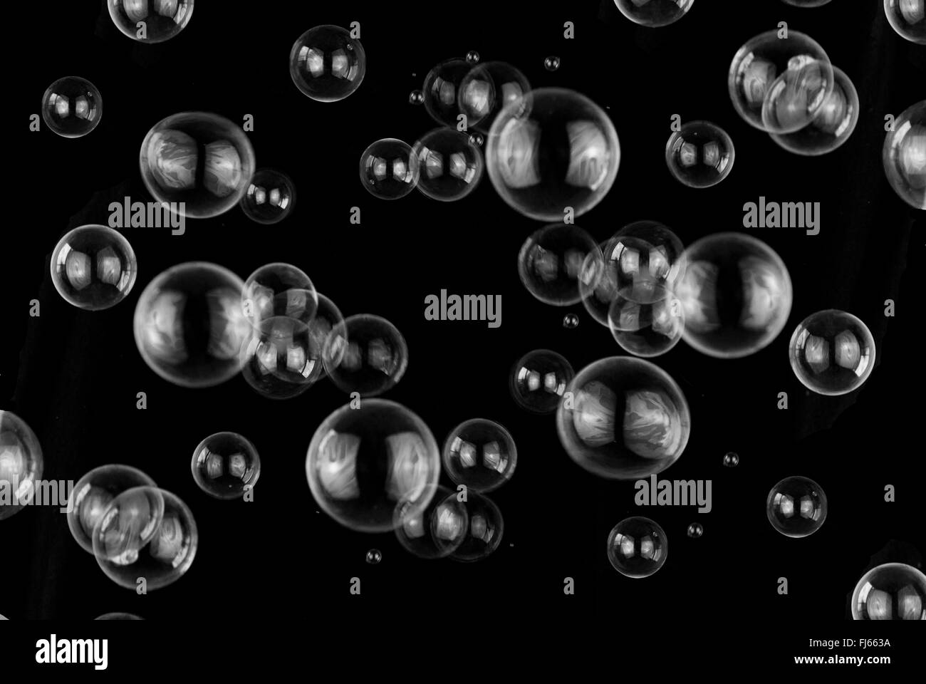 White bubbles black background hi-res stock photography and images - Alamy