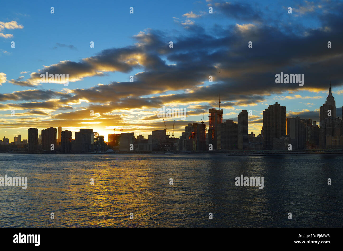 New york skyline sunrise red hi-res stock photography and images - Alamy