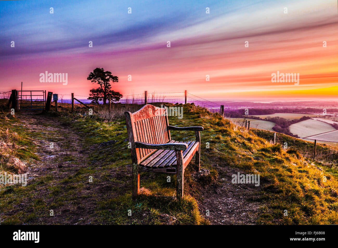 Looking out over the Vale of Pewsey in Wiltshire at sunrise. Stock Photo