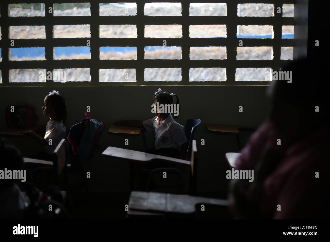 Panama City, Panama. 29th Feb, 2016. Students sit in a classroom during the first day of classes in Kuna Nega school, in Panama City, capital of Panama, on Feb. 29, 2016. © Mauricio Valenzuela/Xinhua/Alamy Live News Stock Photo