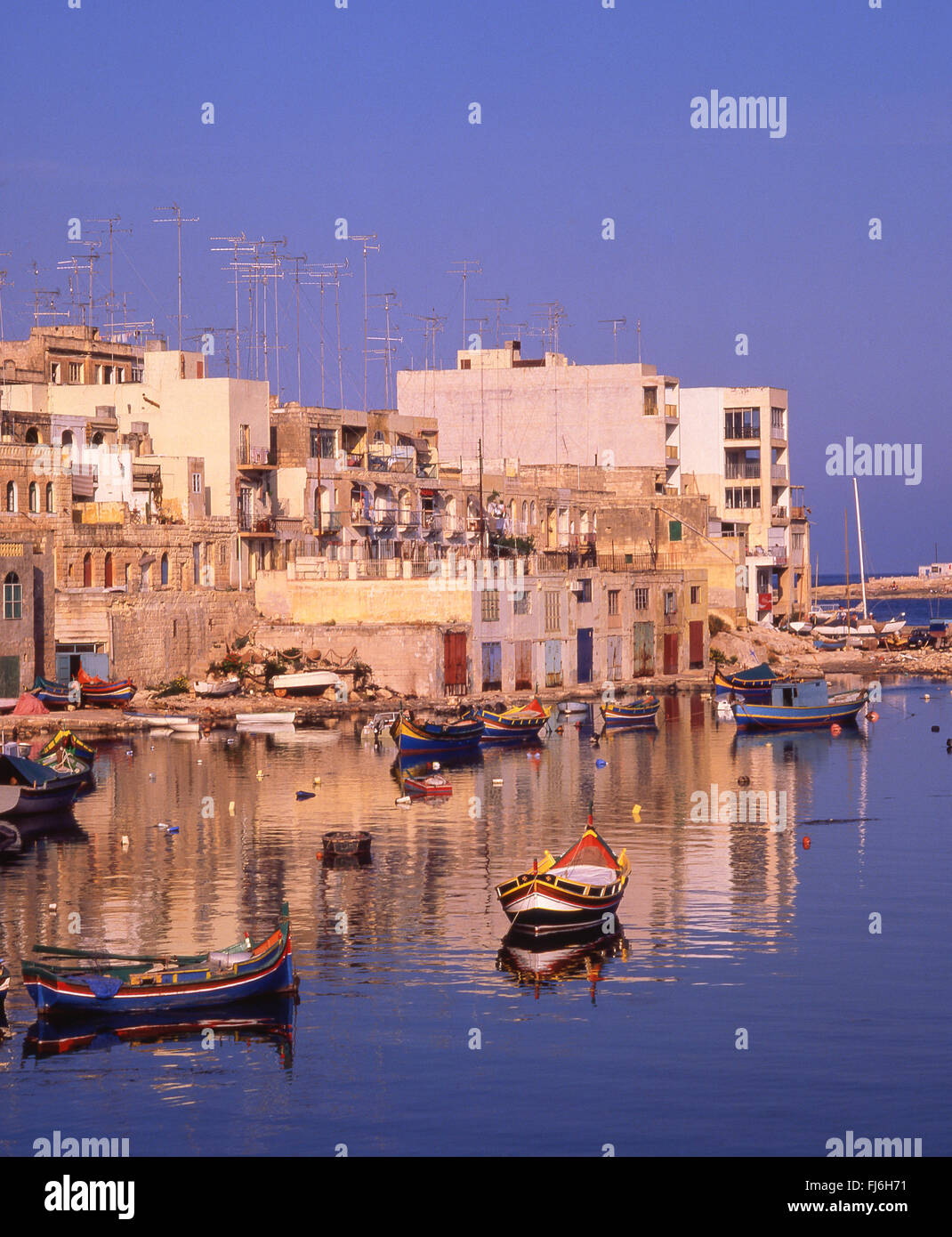 Spinola Bay, St. Julian's (San Ġiljan), Northern Harbour District, Malta Majjistral Region, Republic of Malta Stock Photo