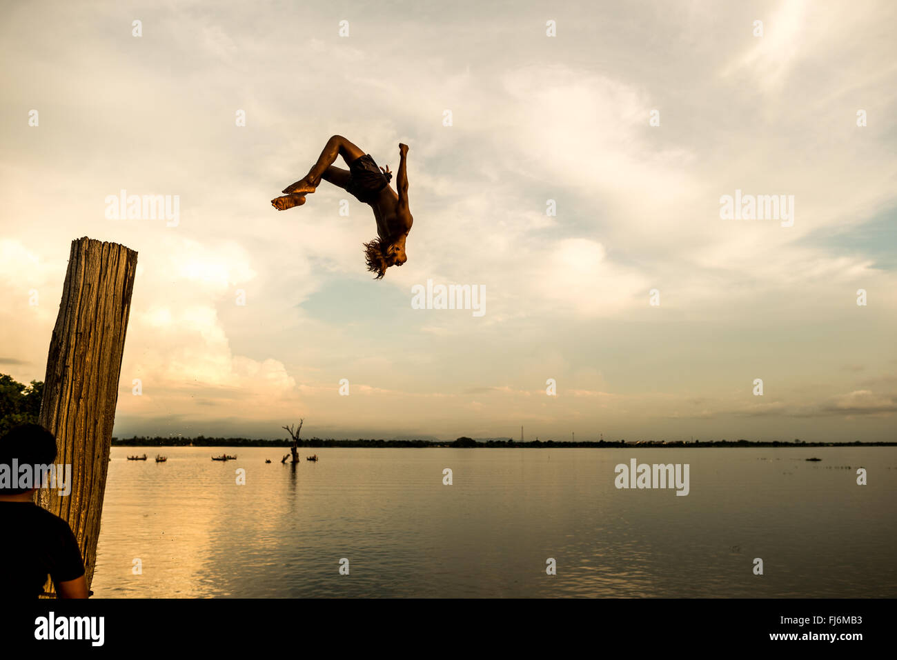 U Bein Bridge Sunset Taungthaman Lake Amarapura Myanmar // AMARAPURA ...