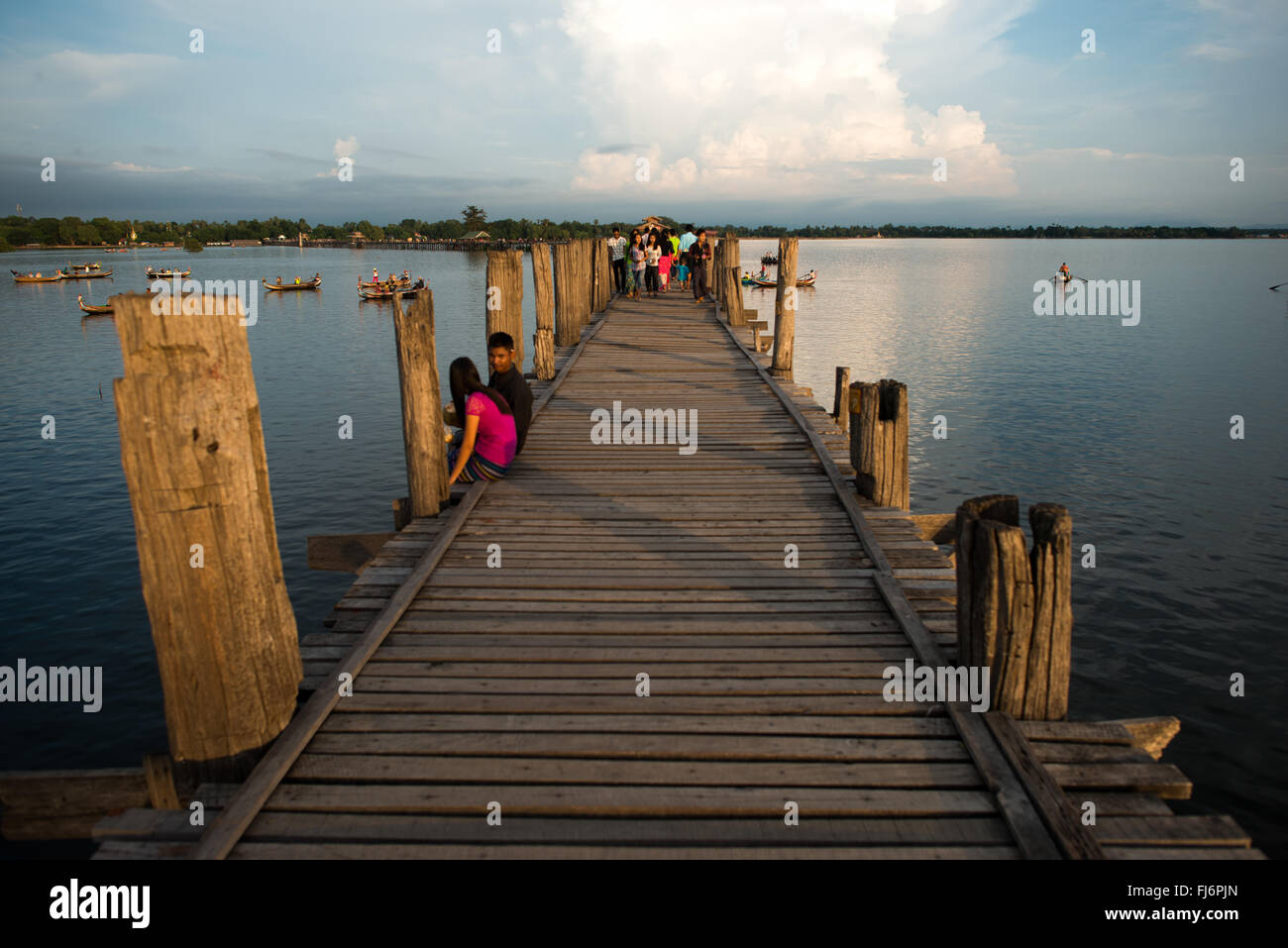 U Bein Bridge Taungthaman Lake Amarapura Myanmar // AMARAPURA, Myanmar ...