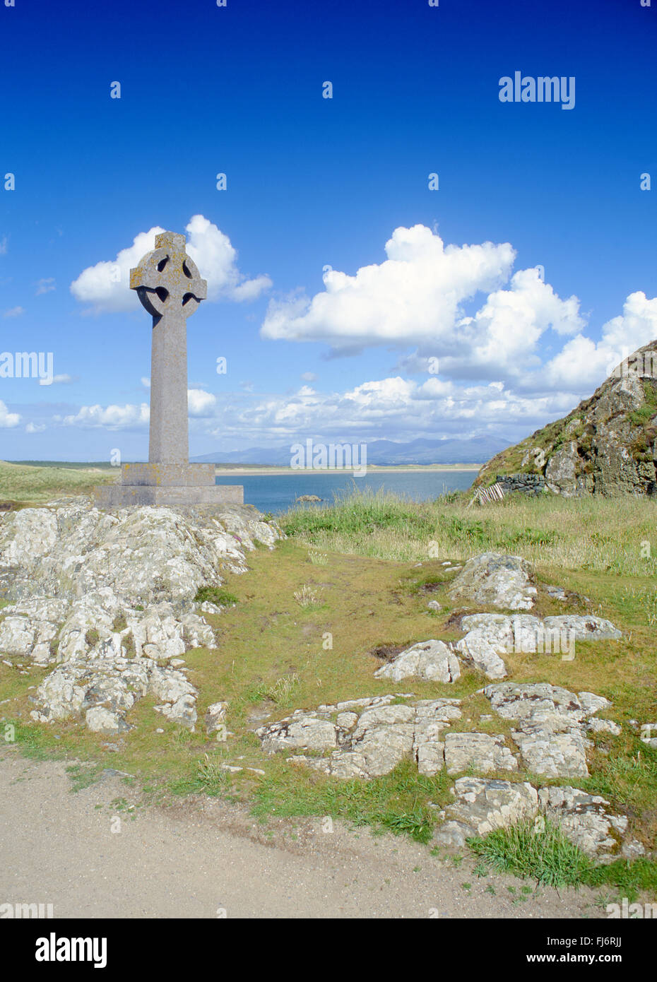 Llanddwyn Island Celtic cross on site of St Dwynwen's Chapel Anglesey North Wales UK Stock Photo