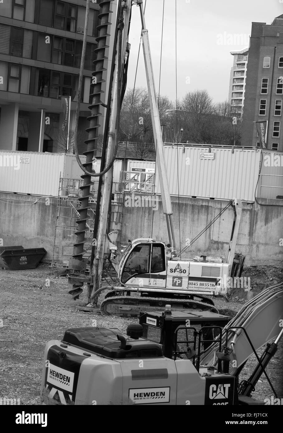 Construction excavator and piling rig on a site in Central Bristol, Finzals Reach, 27th February 2016 Stock Photo