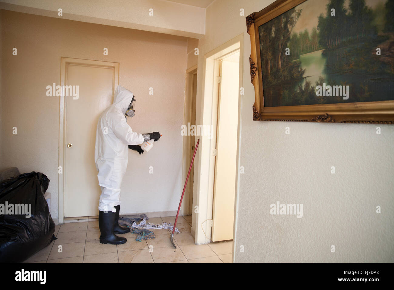 Donovan Tavera, forensic cleaning Stock Photo Alamy