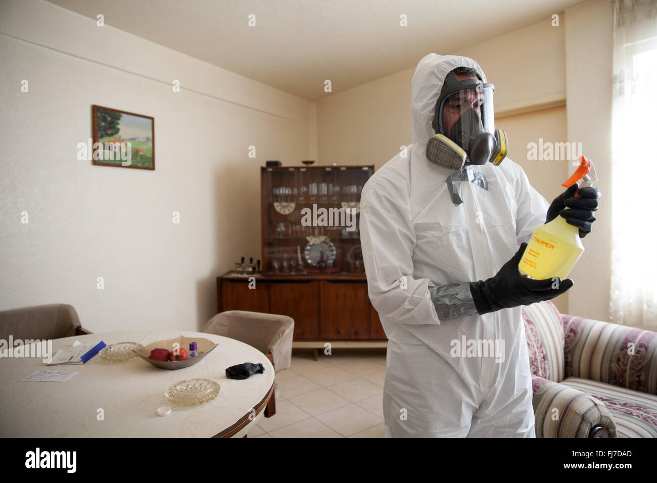 Donovan Tavera, forensic cleaning Stock Photo Alamy