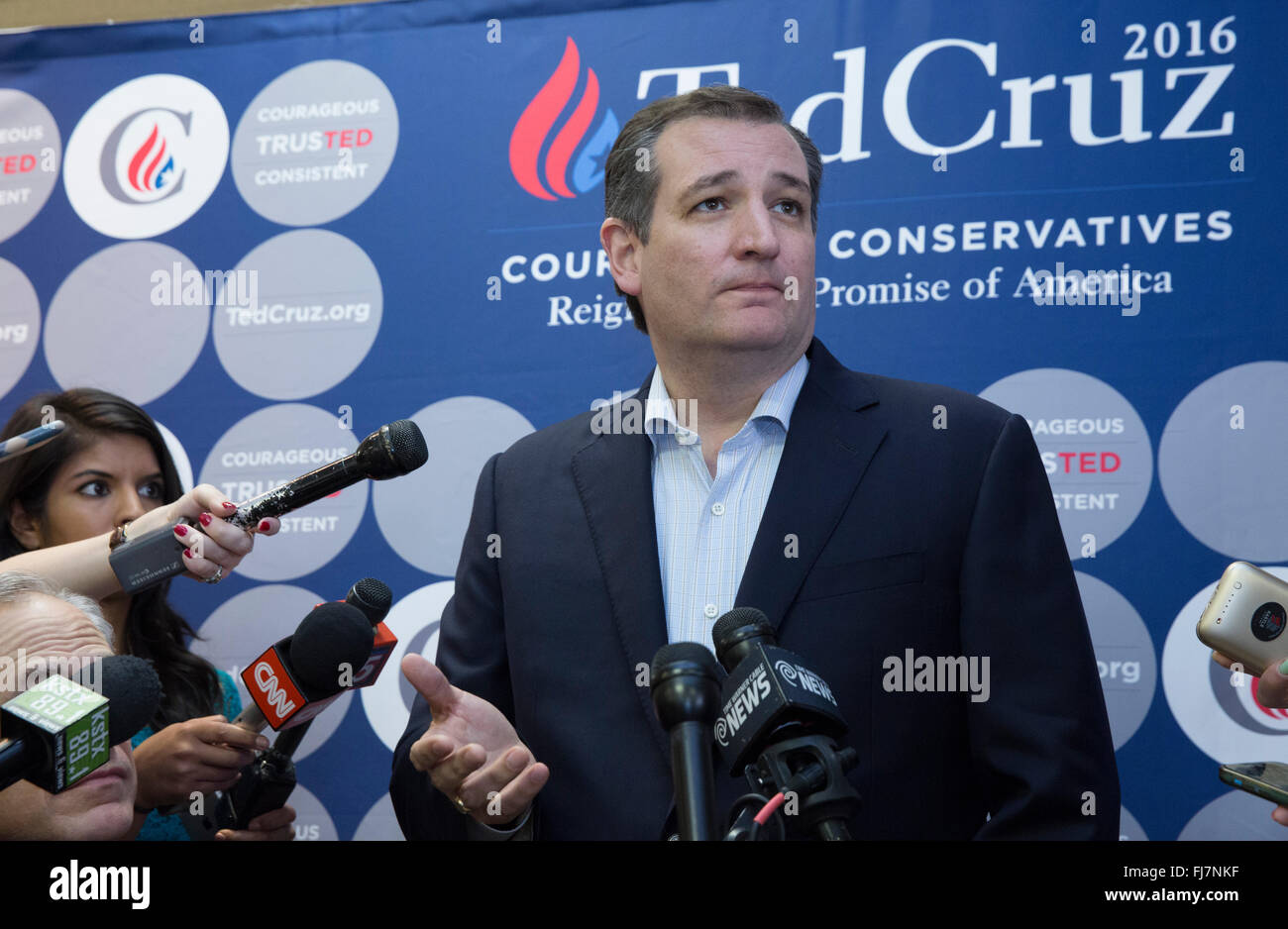 San Antonio, Texas USA. 29th February, 2016. Republican challenger Ted Cruz makes a final push with several Texas stops on the night before the Super Tuesday primaries.  Cruz appeared with former Texas Gov. Rick Perry and current Gov. Greg Abbott while speaking to about 1,000 supporters in north San Antonio. Credit:  Bob Daemmrich/Alamy Live News Stock Photo