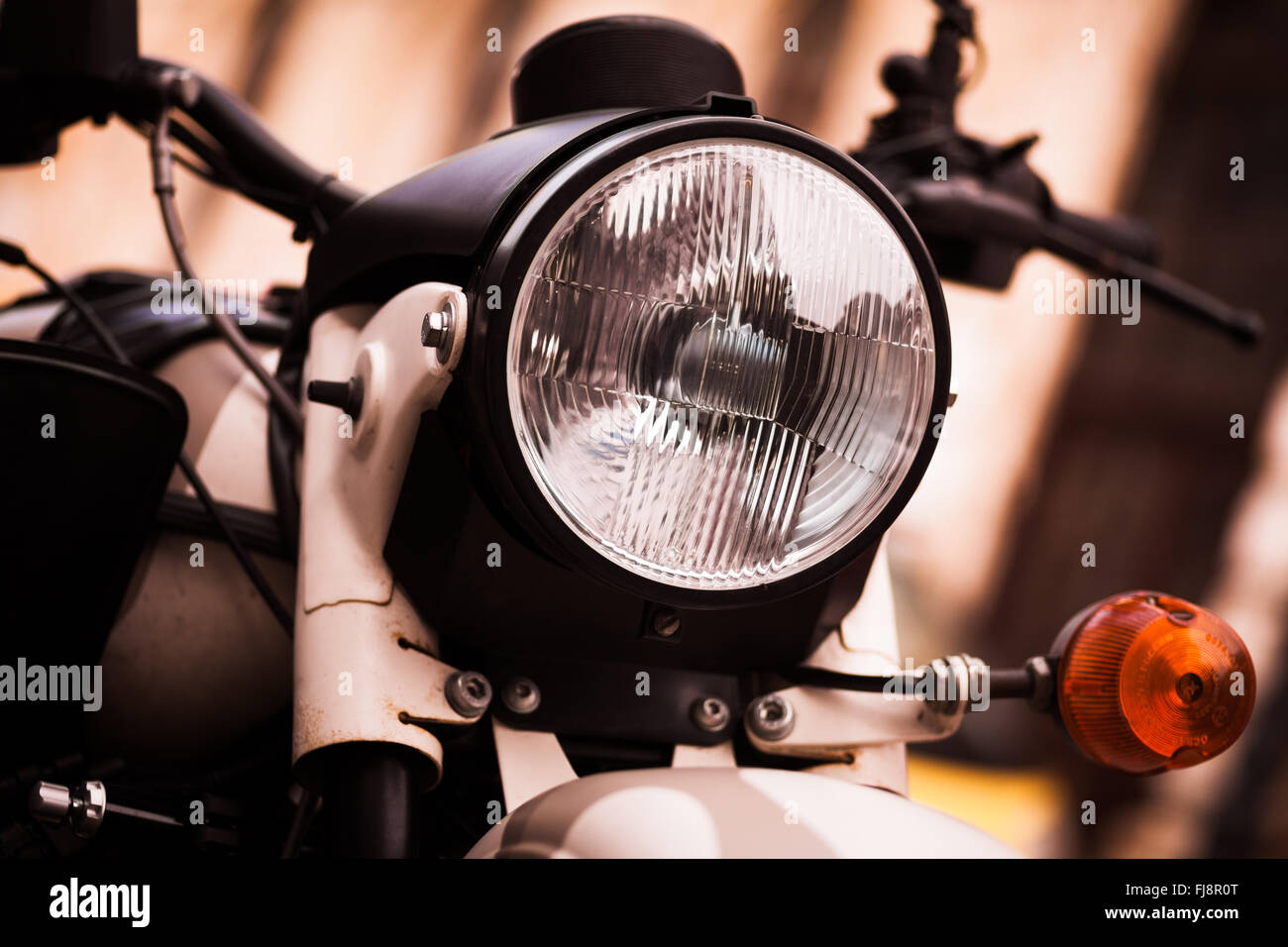 Einhorn Modified Hona Unicorn Cafe Racer Yellow Headlight, 44 OFF