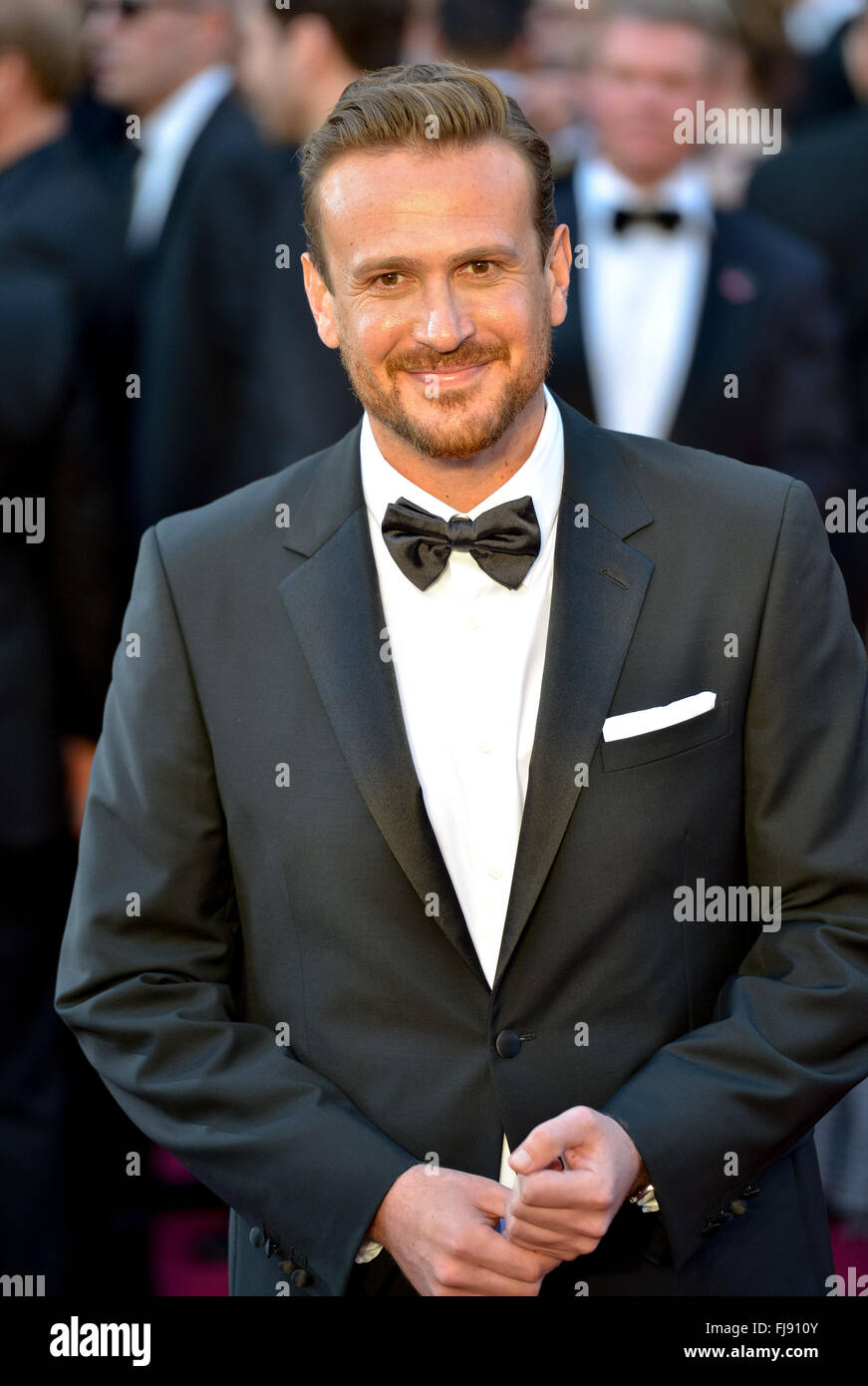 Actor Jason Segel arrives for the 88th annual Academy Awards ceremony at the Dolby Theatre in Hollywood, California, USA, 28 February 2016. The Oscars are presented for outstanding individual or collective efforts in 24 categories in filmmaking.  Photo: Hubert Boesl/dpa - NO WIRE SERVICE - Stock Photo