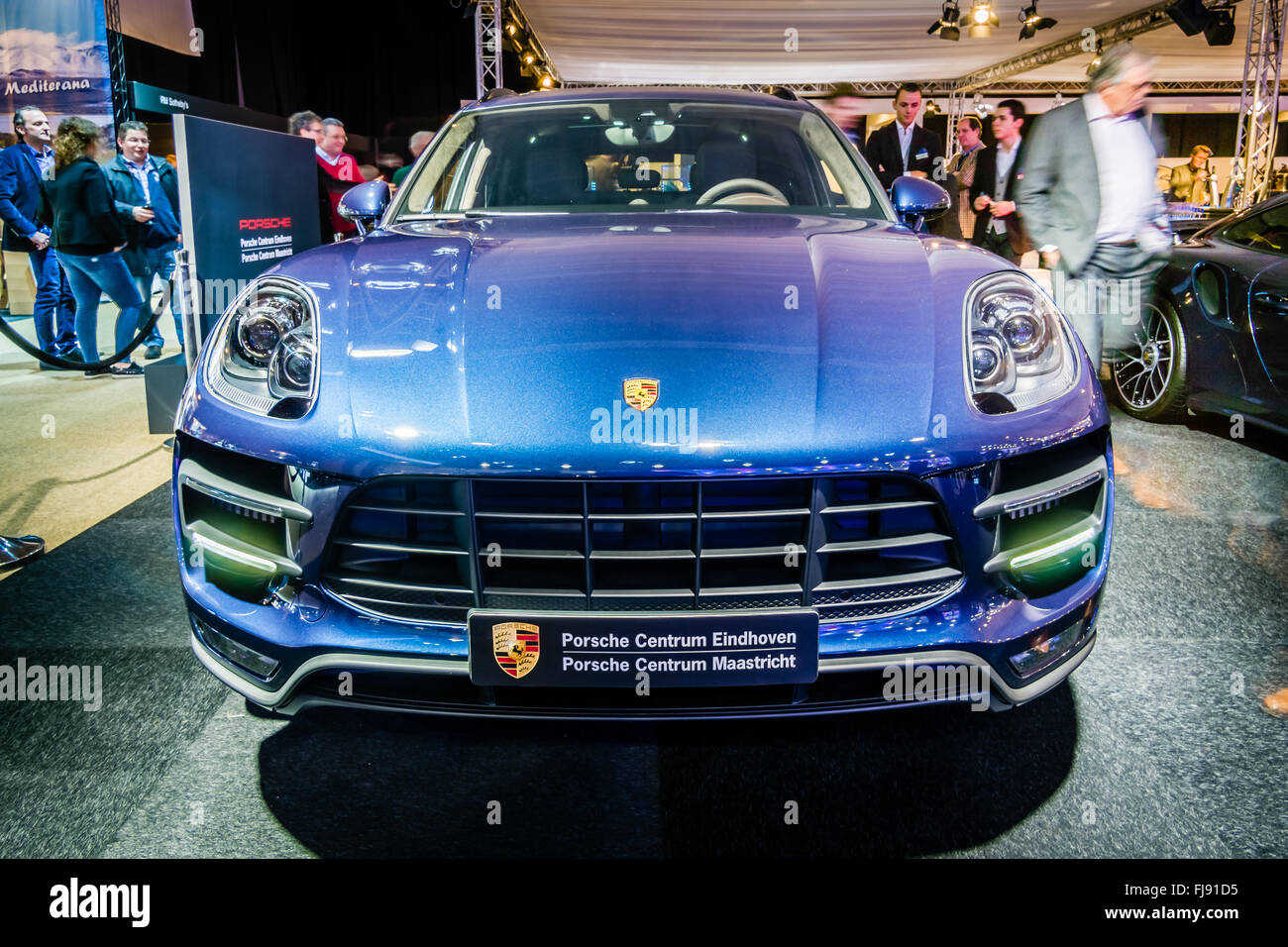 Porsche Macan S 2023 3D model - Download Vehicles on