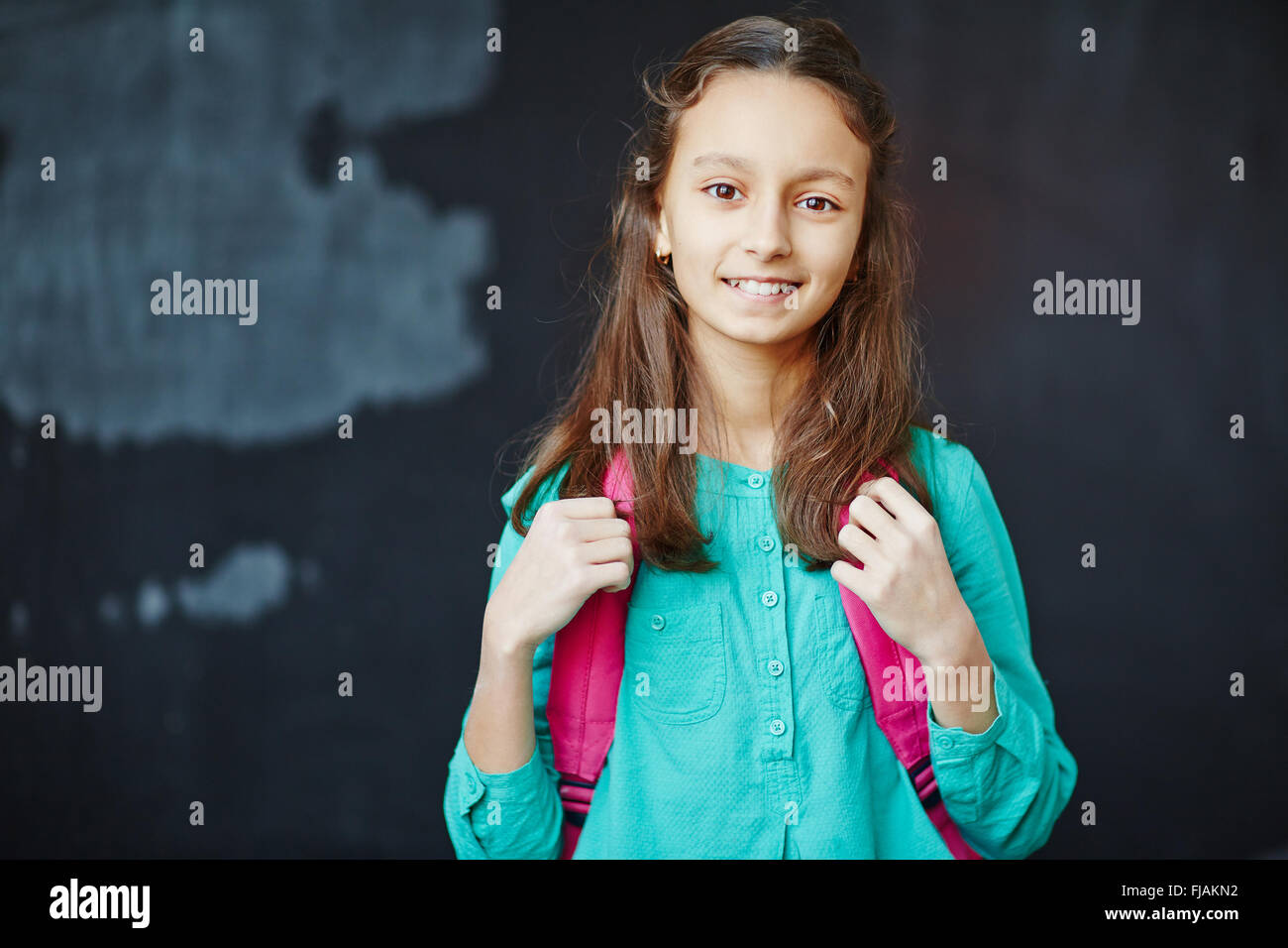 Portrait of little girl smiling at camera Stock Photo - Alamy