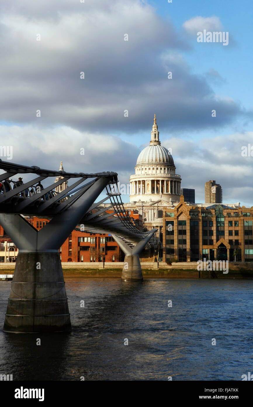 Millennium Bridge and St. Paul's Cathedral, London Stock Photo