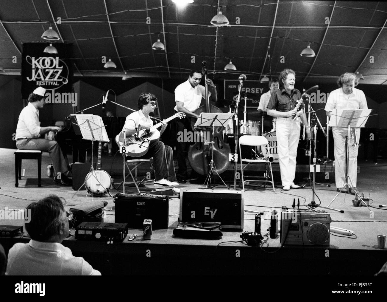 Bob Wilber on stage at the Kool Jazz Festival in Stanhope, New Jersey, June 1982. With him are Butch Miles on drums, Reggie Johnson on bass, Mike Canonico on trumpet, Mike Peters on guitar and possibly Mark Shane on piano. Stock Photo