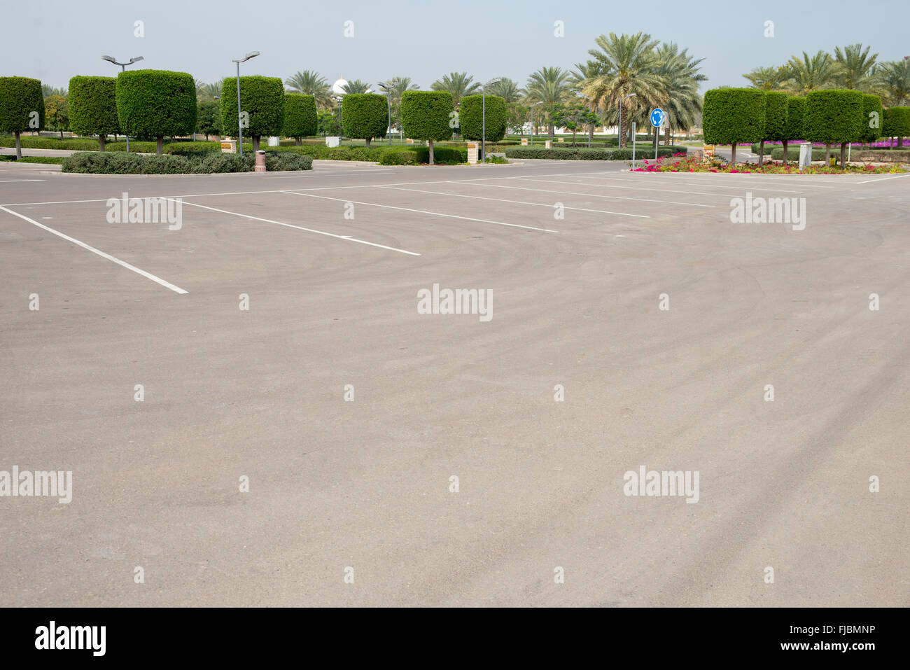 Empty street parking hi-res stock photography and images - Alamy