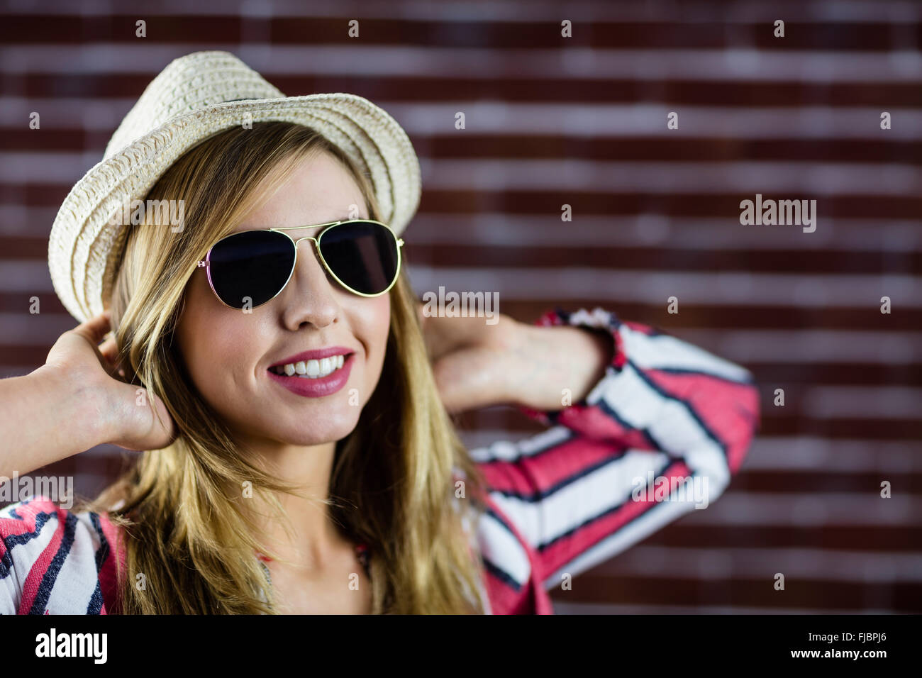 Woman wearing sunglasses hi-res stock photography and images - Alamy