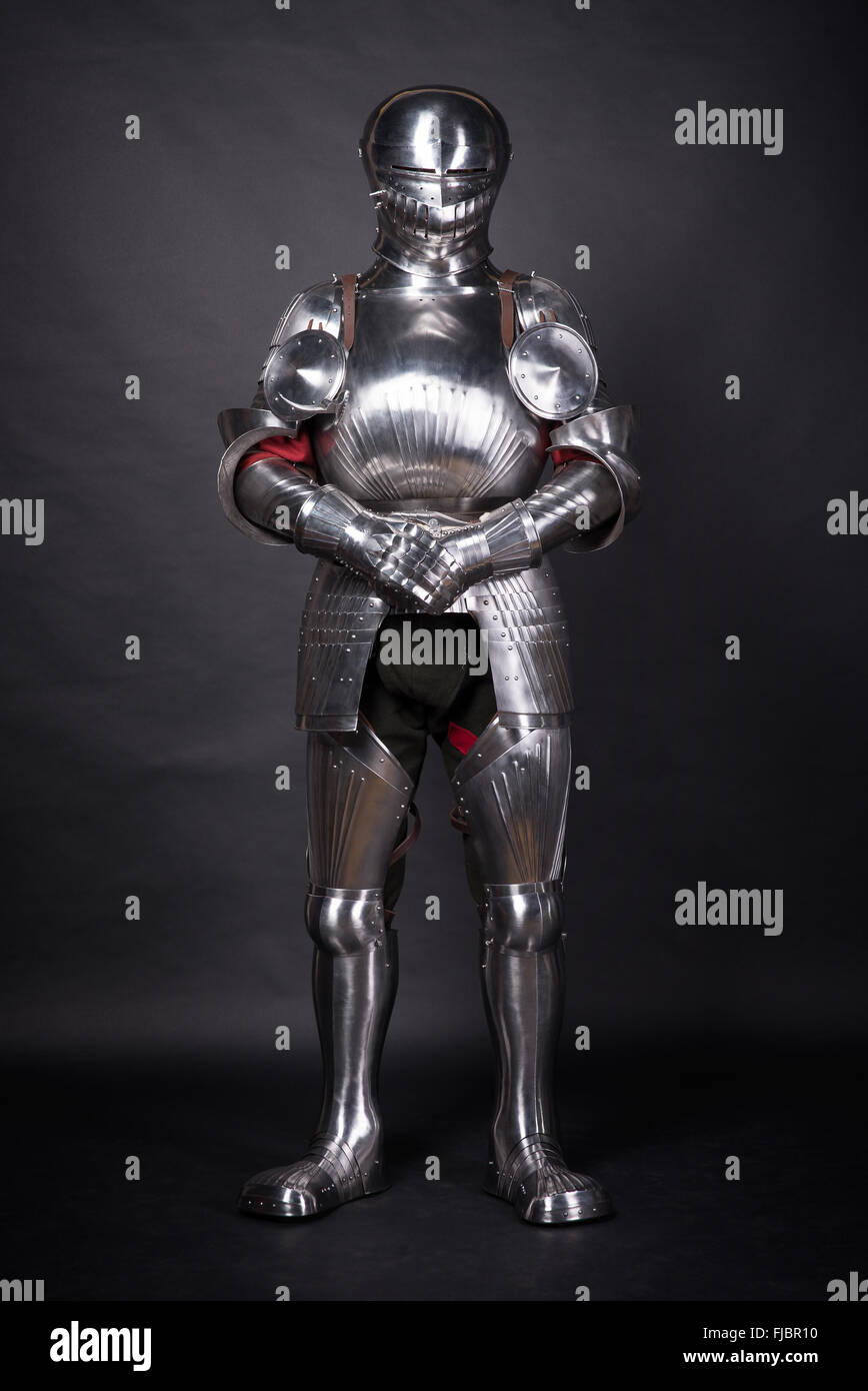 Medieval knight suit hi-res stock photography and images - Alamy