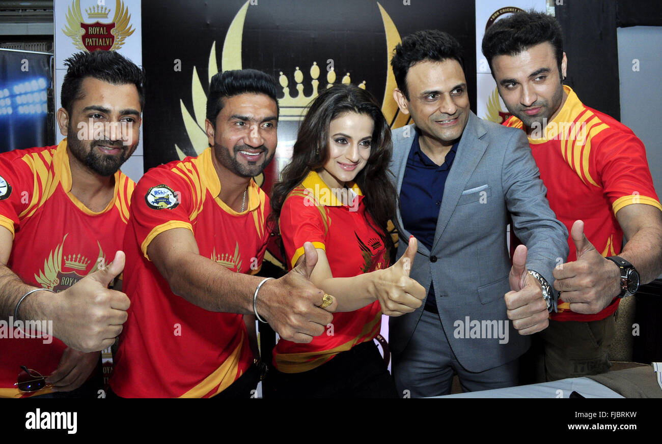 Patiala, India. 01st Mar, 2016. League owner Sumit Dutt, singer Preet Harpal, Bollywood Actress Amisha Patel, Sherry Mann and actor Jimmy Sharma during the launch of 1st team of B.C.L Punjab Royal Patialavi team to play in the ‘box cricket league-Punjab' at Gymkhana Club in India. © Rajesh Sachar/Pacific Press/Alamy Live News Stock Photo