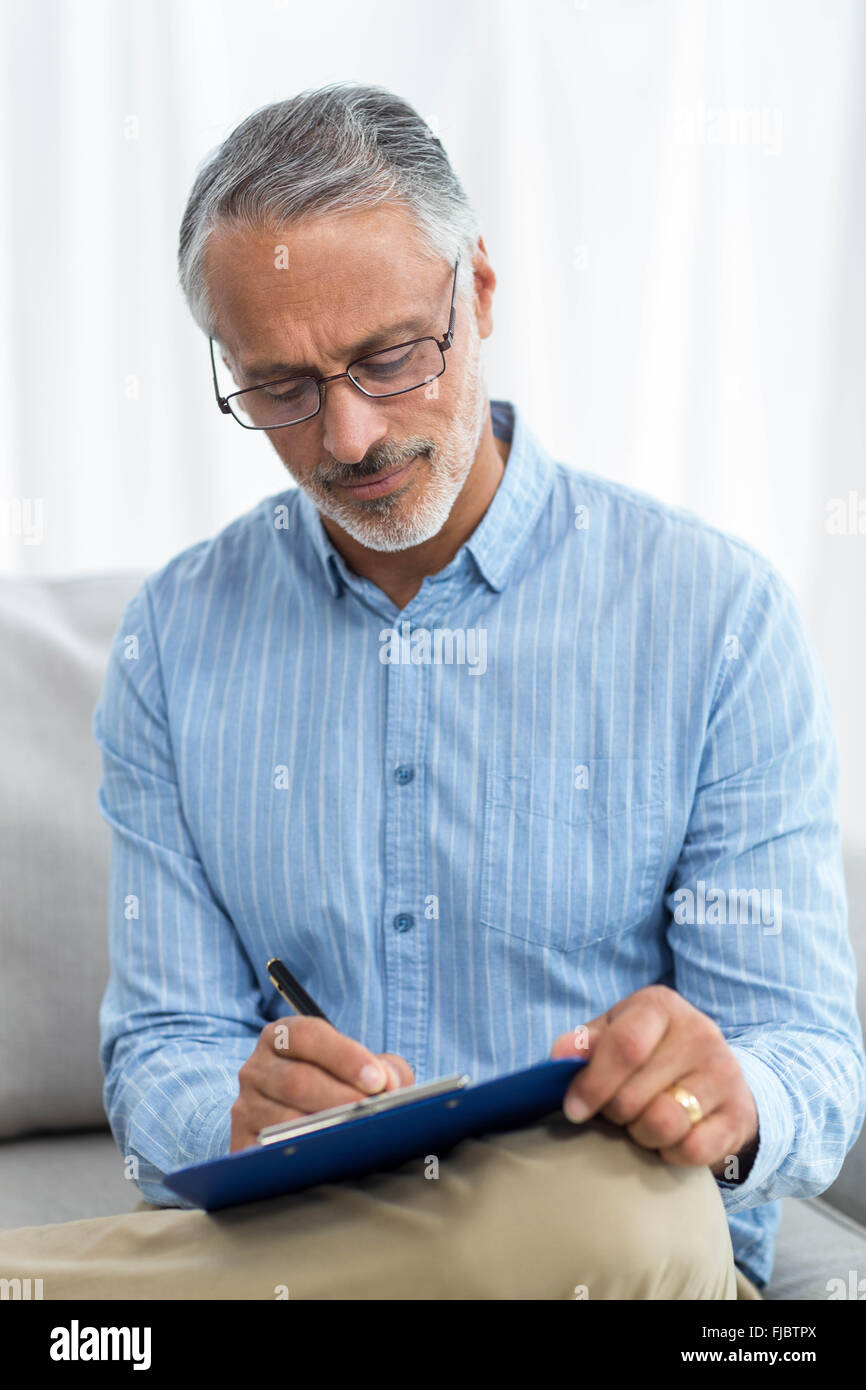 Close up doctor clipboard hi-res stock photography and images - Alamy