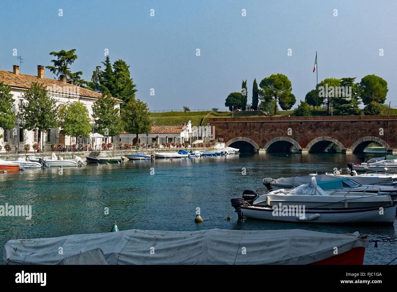 Hafen, Peschiera del Garda, Venetien, Italien | harbour, Peschiera del Garda, Veneto, Italy Stock Photo