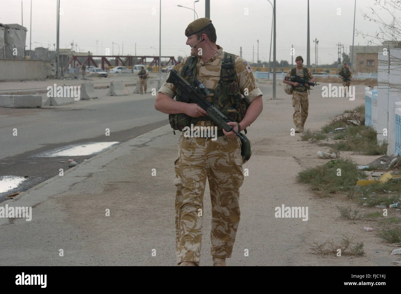 The welsh guards battel group on there tour of duty in Iraq 2004. they were posted just out side al Arhmar in southern Iraq. and it included bom disposal weapon finds and security patrols.they were there 2004/2005 op telic 5. Stock Photo