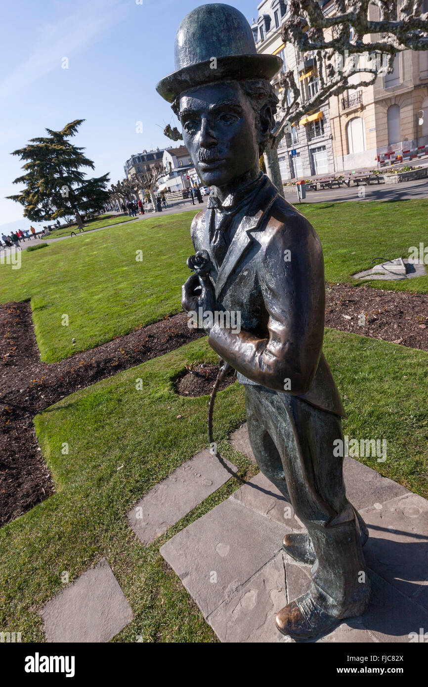 Bronze statue of Charlie Chaplin by John Doubleday in Vevey,  Riviera-Pays-d'Enhaut, Vaud, Switzerland Stock Photo - Alamy