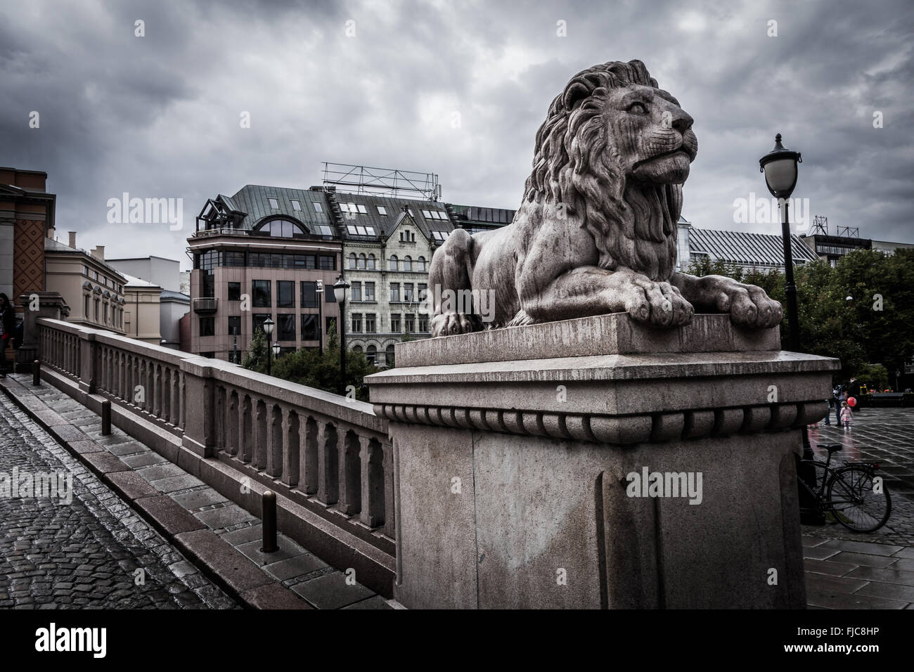 Outdoor lion statue hi-res stock photography and images - Alamy