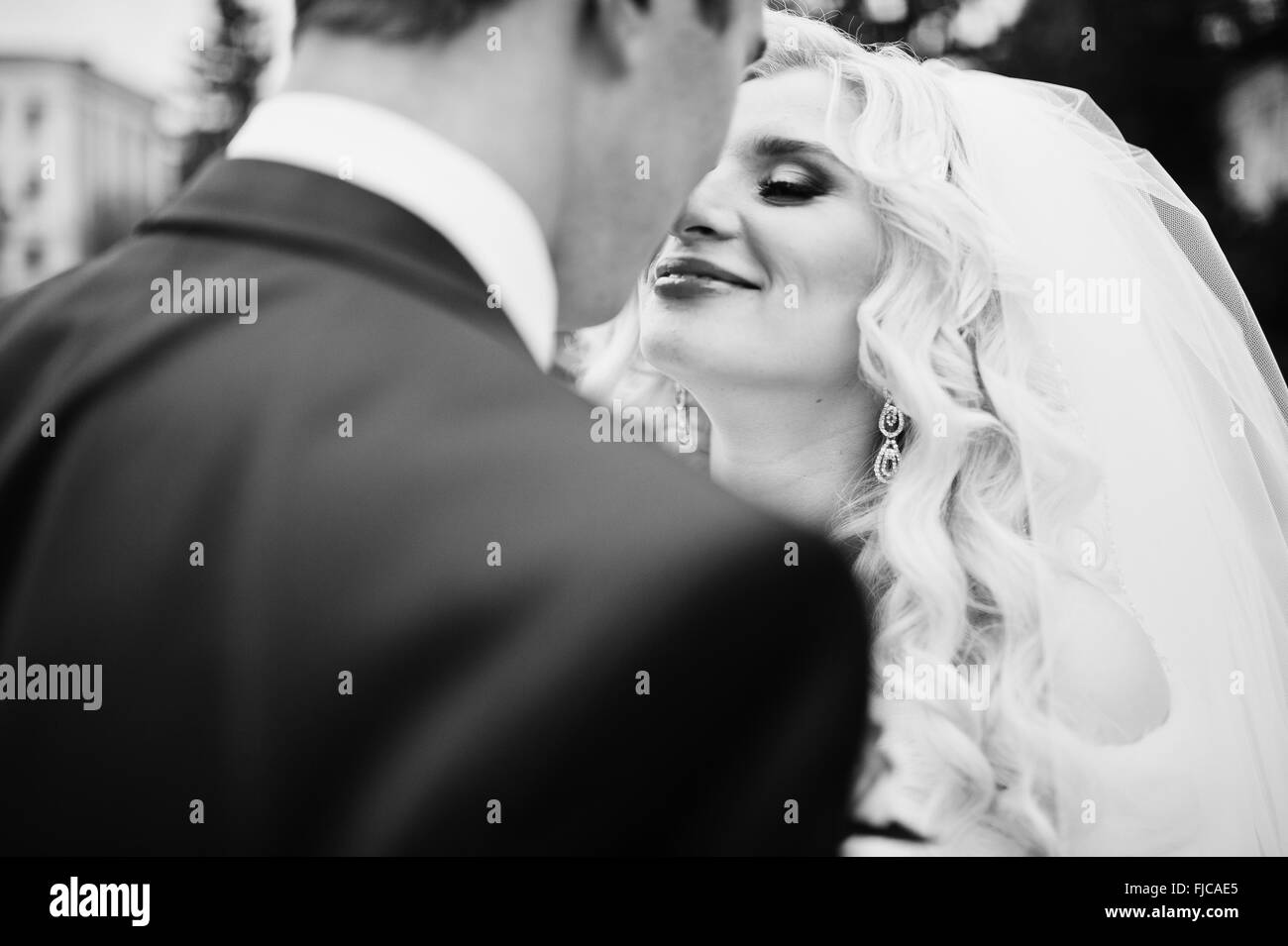 Close up portrait of happy wedding couple Stock Photo - Alamy