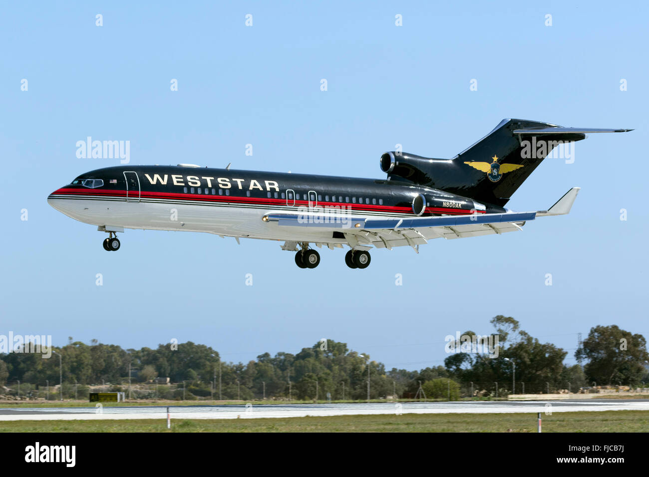 Boeing 727 cockpit hi-res stock photography and images - Alamy